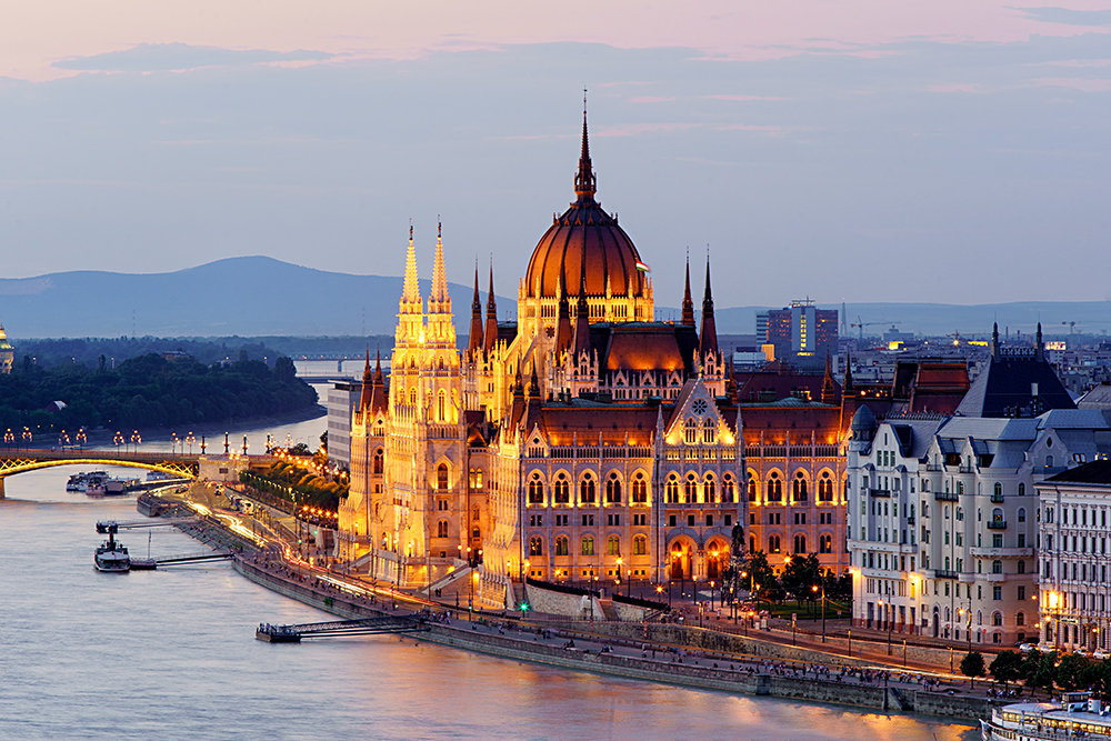 parlamentsgebaeude-in-budapest